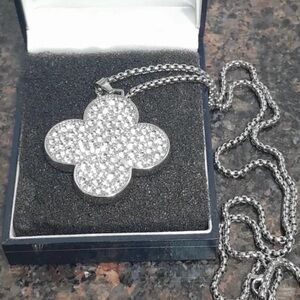 Elegant Silver Pendant Necklace